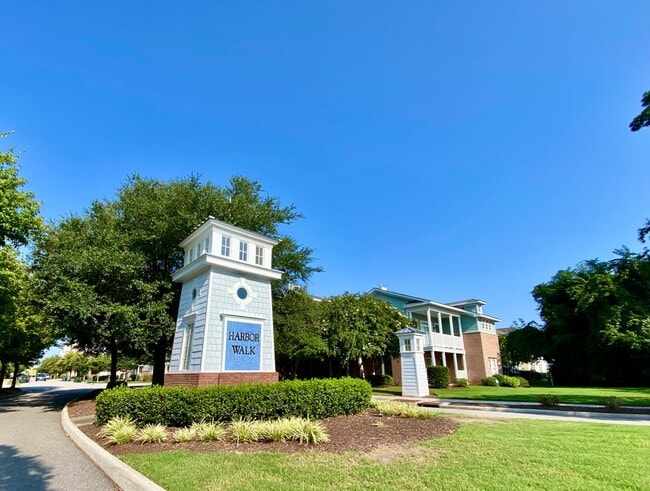 Building Photo - Spacious Condo - Waterfront Community - Av...