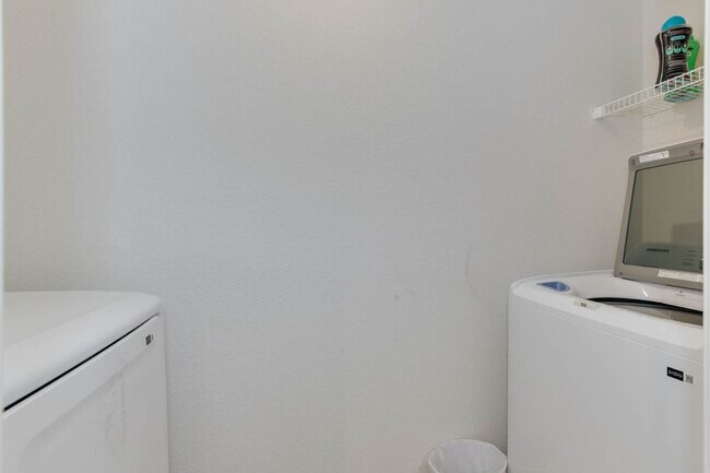 Building Photo - 2416 Trafton Pl