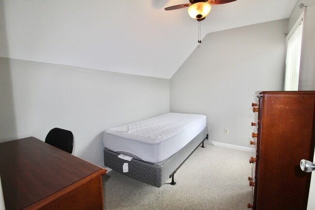 Building Photo - 1348 Hunters Rd