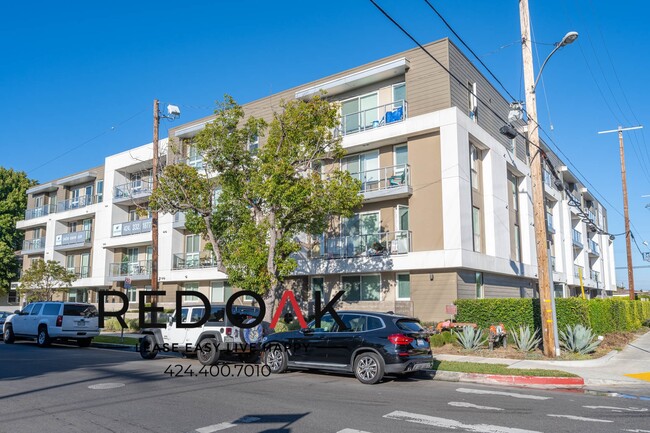 Building Photo - 8820-8824 Belford Ave
