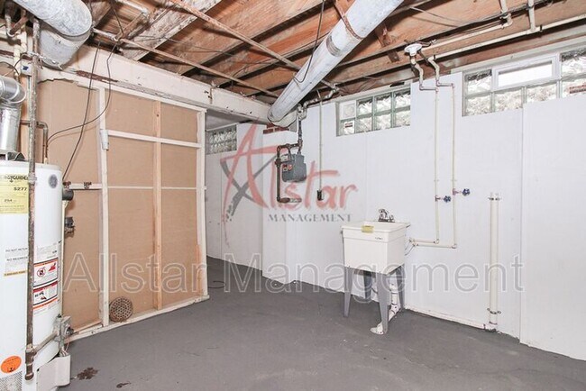 Building Photo - 3801 Woodridge Rd