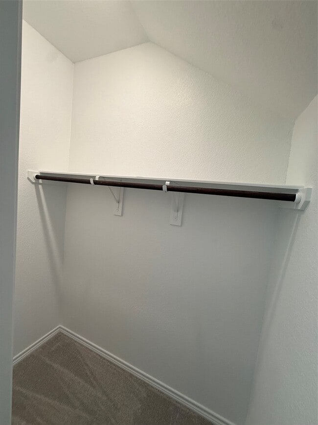 Building Photo - 15826 Dove Holw Dr