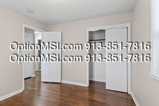 Building Photo - Welcome home to this beautifully updated 3-bedroom home in Kansas City, KS!