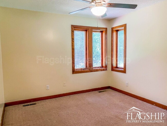 Building Photo - 1228 Forest Acres Dr