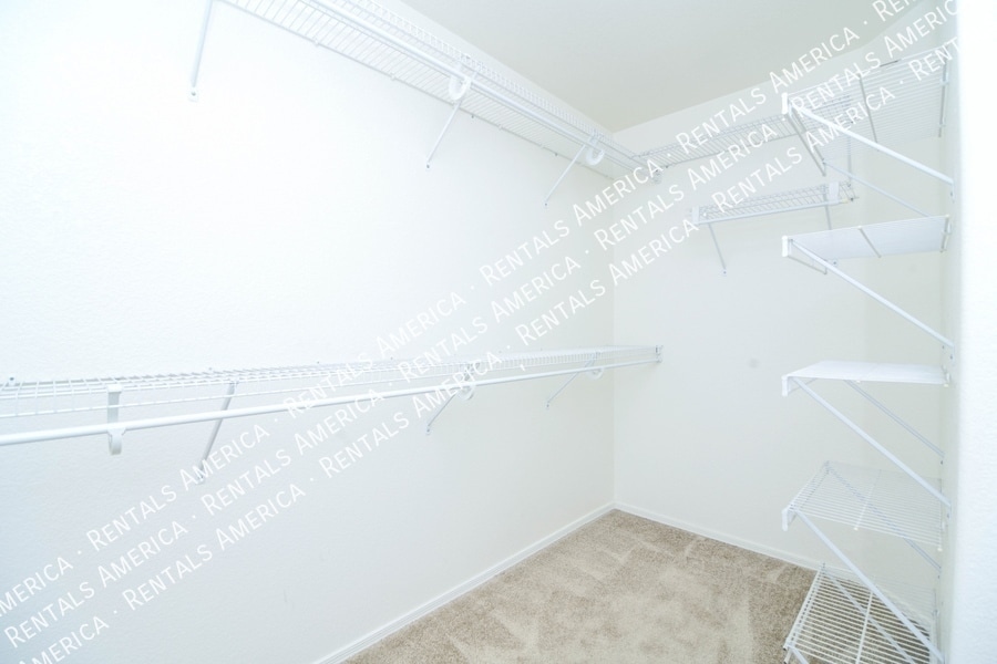 Building Photo - 865 E Impreria St