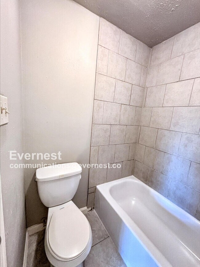 Building Photo - 2038 Woodland Hills Dr