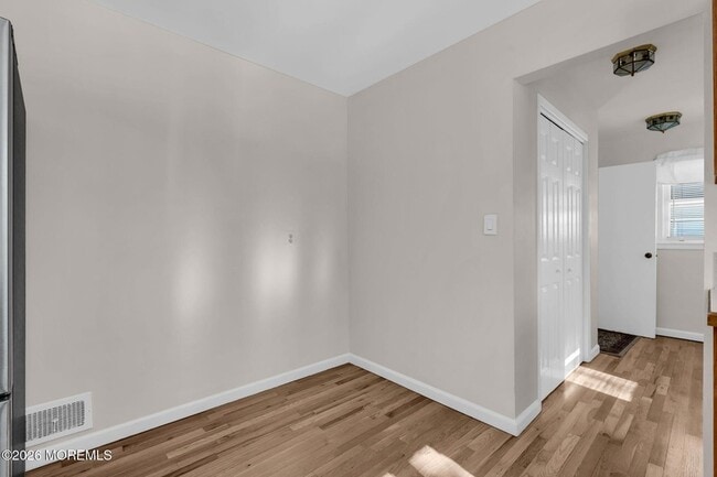 Building Photo - 7 Klein St