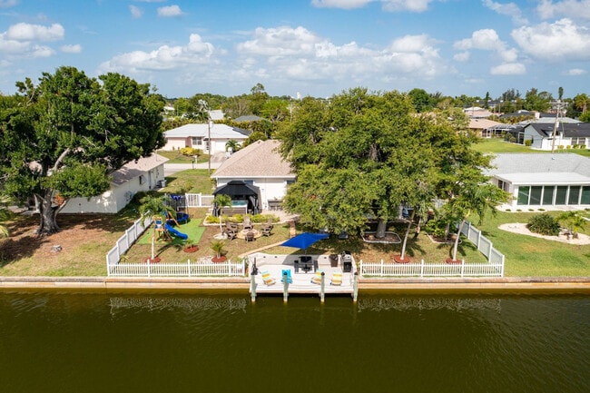 Building Photo - 533 SE 21st Ave