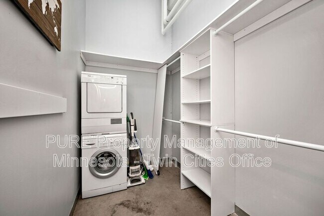 Building Photo - 700 N Washington Ave