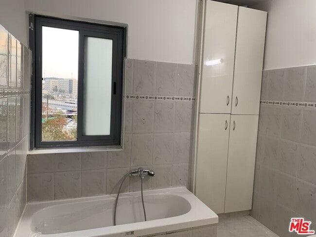 Building Photo - 10 Herzl Blvd