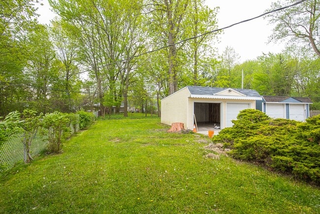 Building Photo - 3 Bed/1.5 Bath Single Family Home!