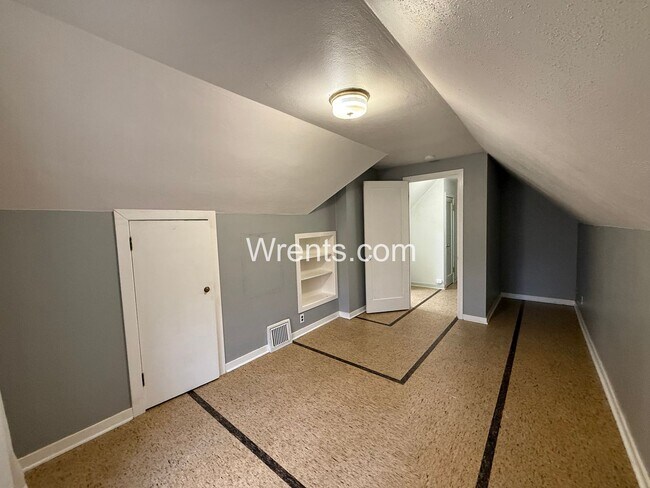 Building Photo - Stunning South Hill Home