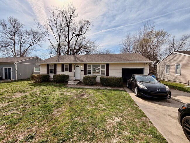 Building Photo - 6002 Farley Ave