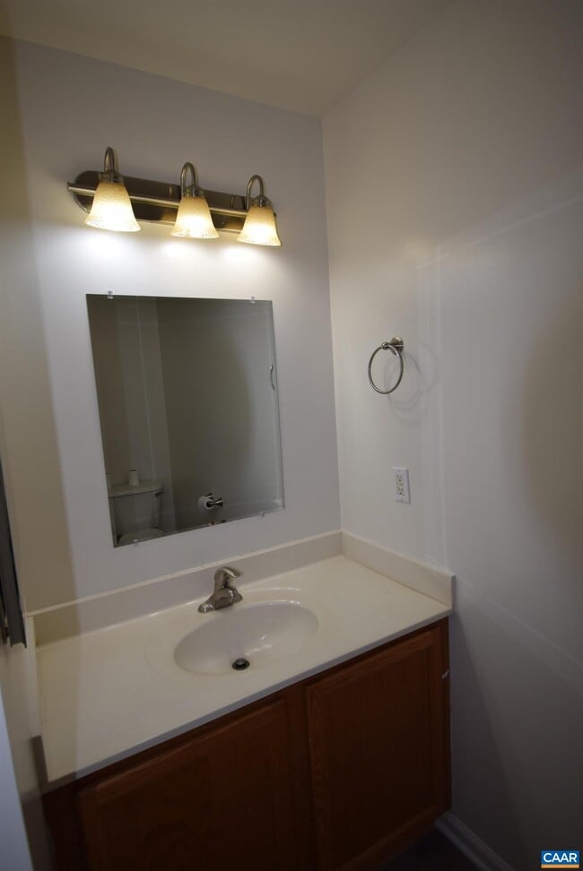 Building Photo - 19 Woodlawn Dr