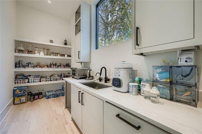 Building Photo - 1223 Mayfair Dr NE