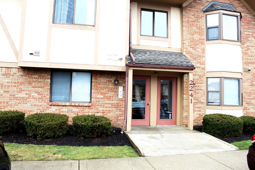 Primary Photo - 2241 Hedgerow Rd