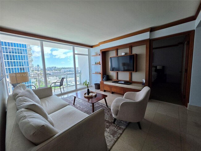 Building Photo - 6801 Collins Ave