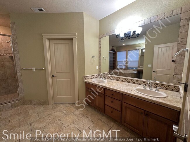 Building Photo - single house