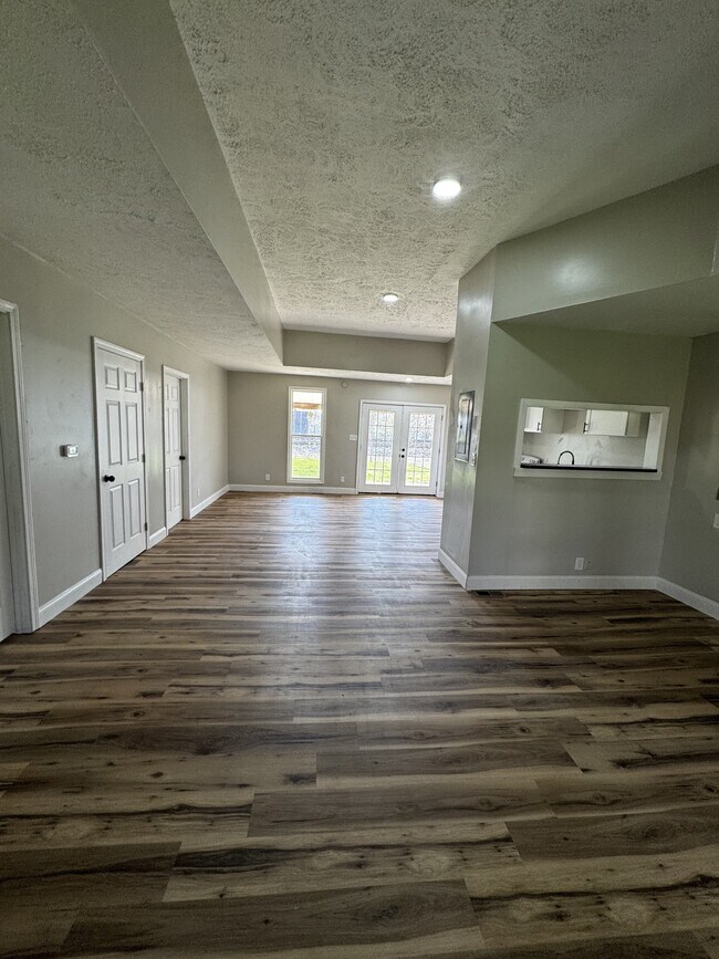 Building Photo - 118 Bank St