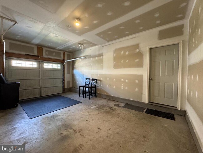 Building Photo - 3788 Bedford Dr