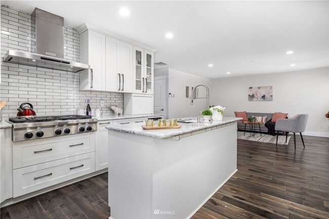 Building Photo - Stunning large 4 bedroom in Northwest Land...