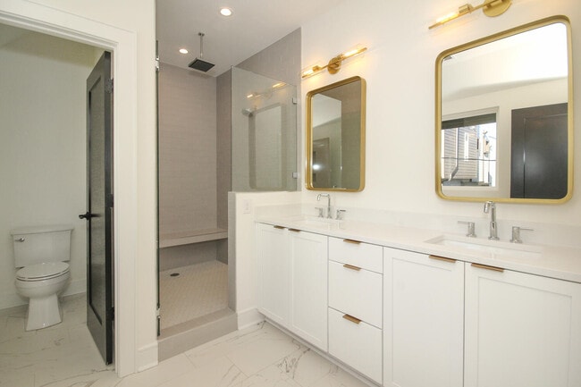 Building Photo - 1110 Greenleaf Ave