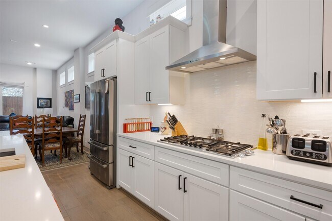 Building Photo - 1136 Adele St