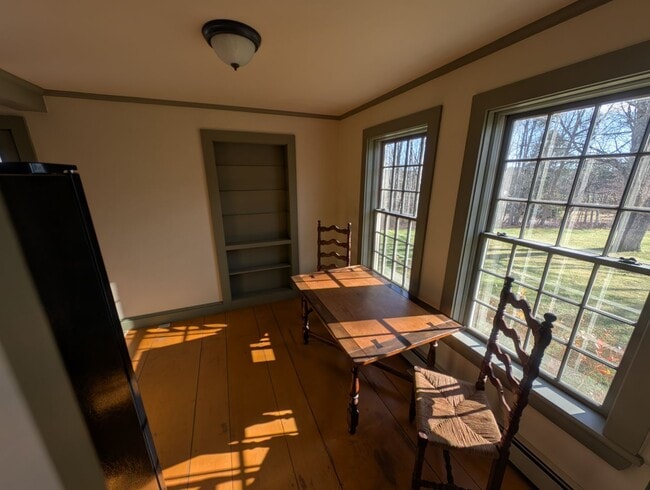 Building Photo - Beautiful 2 Bedroom House