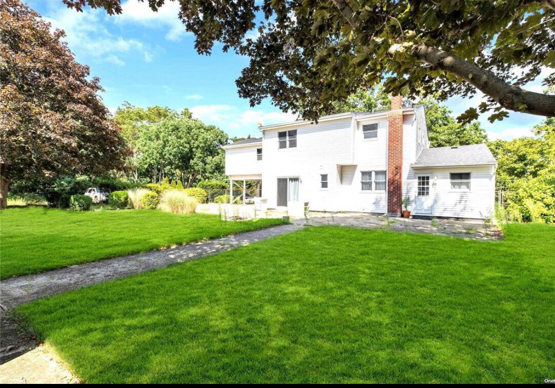 Building Photo - 370 Blue Point Rd