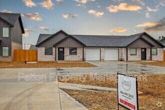 Building Photo - 14411 Periwinkle Dr