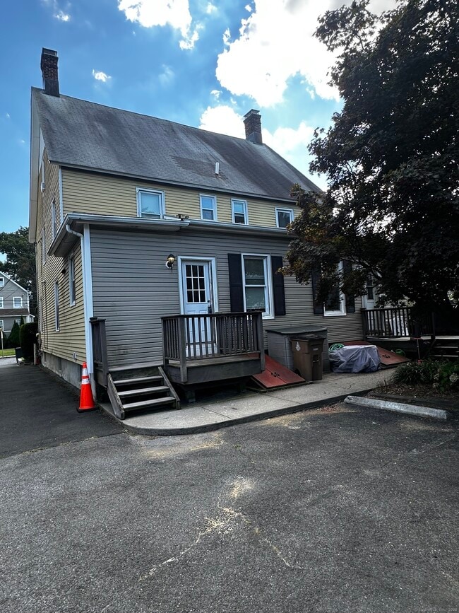 Building Photo - 48 Frank St