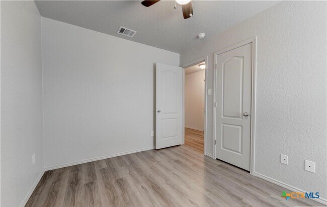 Building Photo - 601 Lost Trl