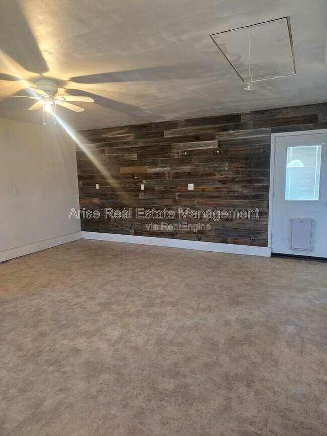 Building Photo - 803 Scenic Loop