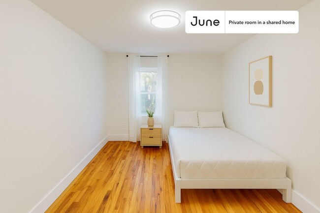 Building Photo - 329 Pulaski St