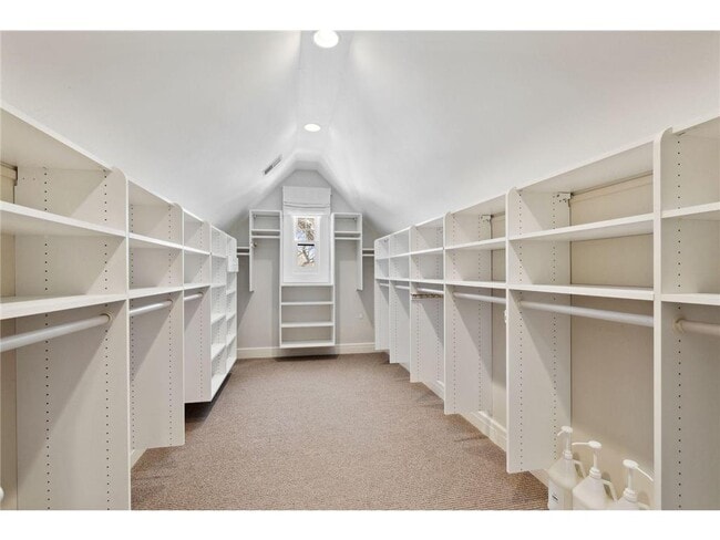 Building Photo - 2810 W Lake of the Isles Pkwy