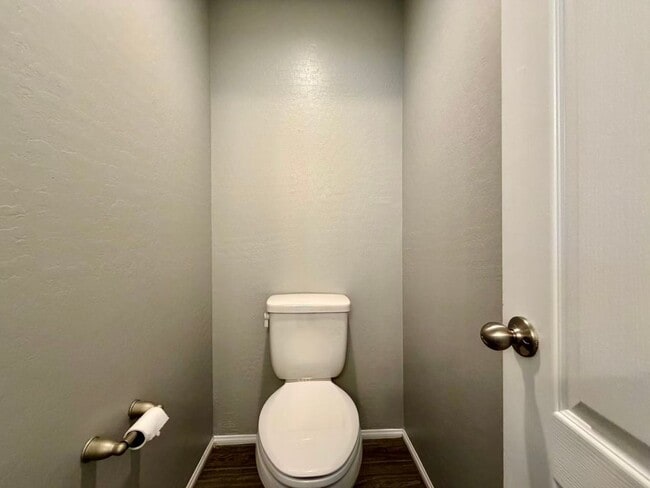 Building Photo - Fantastic two story single family house