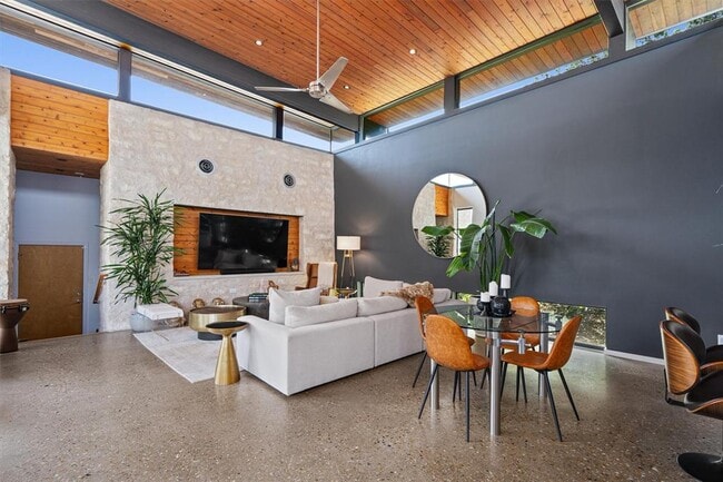 Building Photo - 1302 Socorro Dr