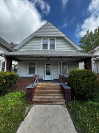 Building Photo - 319 E Streicher St