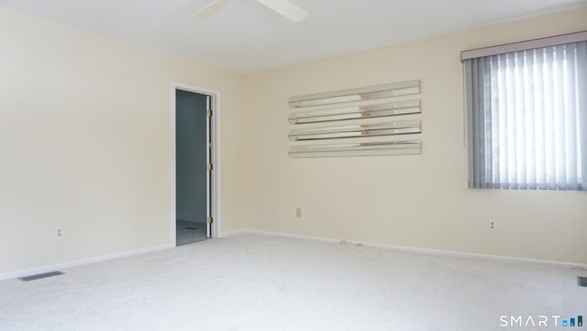 Building Photo - 328 Navajo Loop