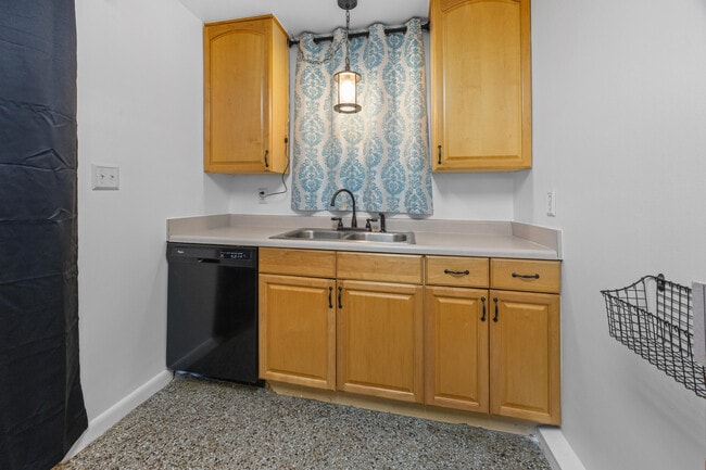 Building Photo - 435 Argyle Ct