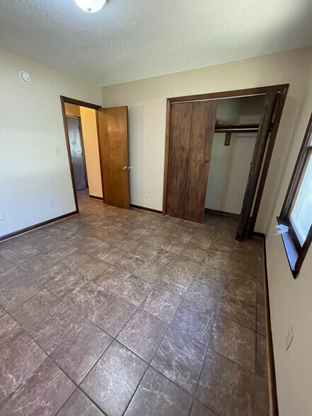 Building Photo - 506 Creekwood Cir