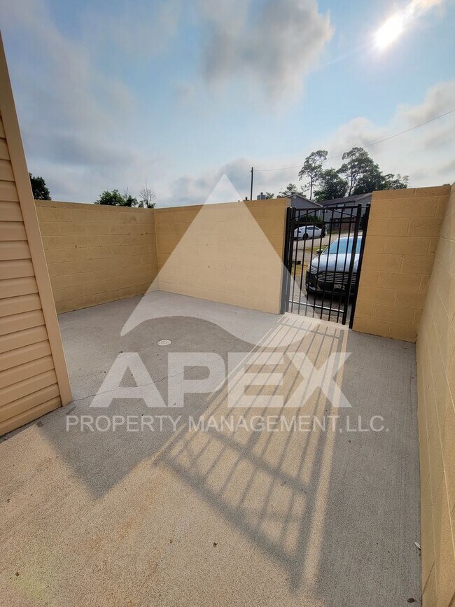 Building Photo - 9148 Cedarpark Ln NW