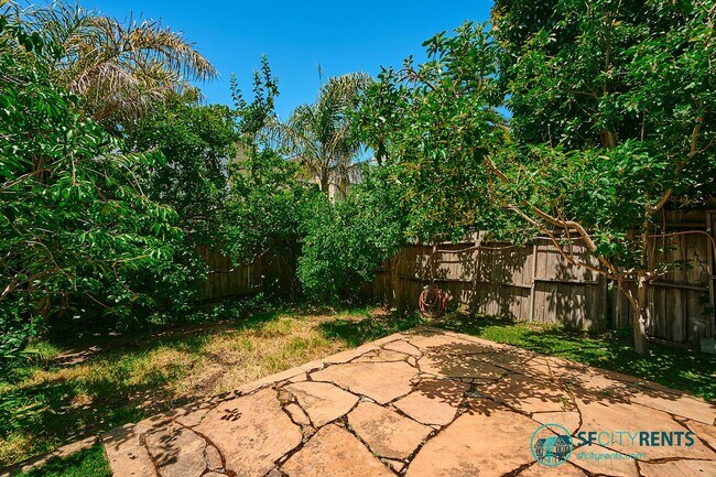 Building Photo - 484 Utah St