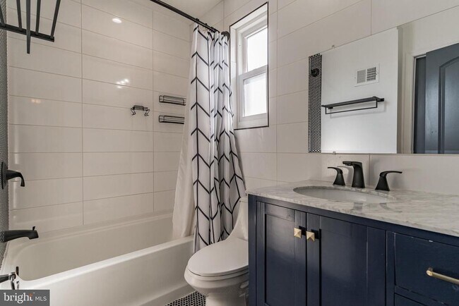 Building Photo - 1812 Woodbourne Ave