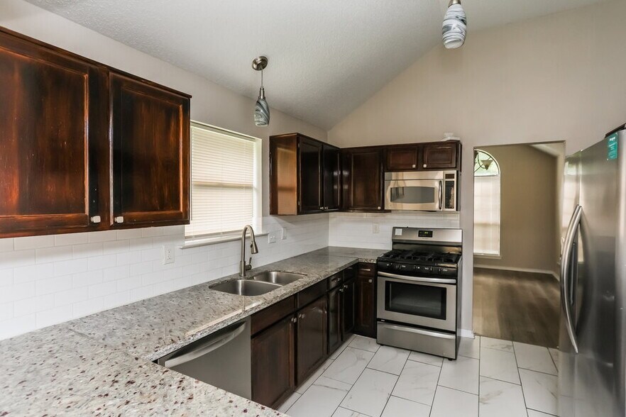 Building Photo - 2221 Collier Ct