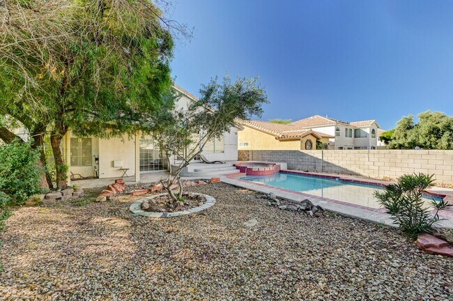 Building Photo - Tri-Level Home with Pool & Spa in Henderson, 89074