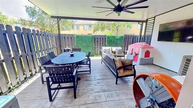 Building Photo - 1420 SE 26th Ave