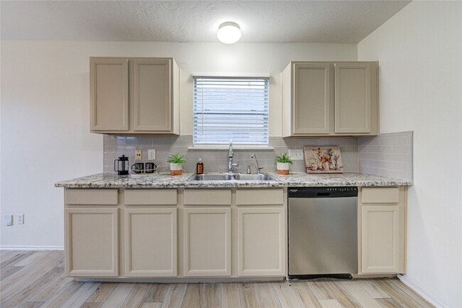 Building Photo - 9926 Myrtle Field Ln