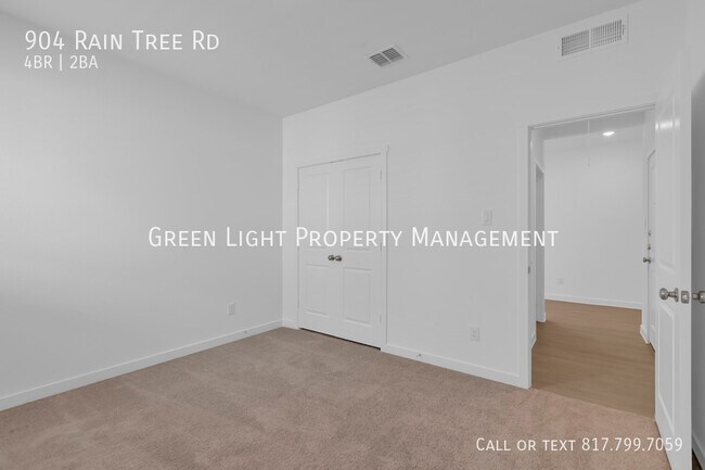 Building Photo - 904 Raintree Rd