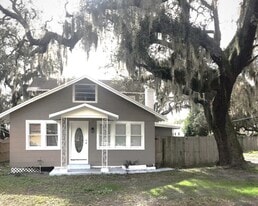 Building Photo - 2216 W Woodlawn Ave